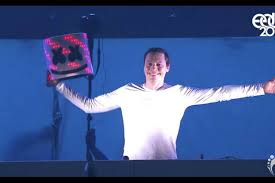 The whole scenario began with a joke that lingered on for quite a while. Marshmello Se Quita El Casco De Nuevo Wololo Sound