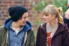 Watch Taylor Swift And Harry Styles Kiss On New Year S Eve Harry Styles Kissing Taylor Swift Songs Taylor Swift