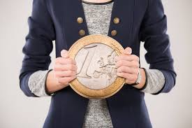 Translations of the word arnaquer from french to english and examples of the use of arnaquer in a sentence with their translations: 3 Trucs Pour Ne Pas Vous Faire Arnaquer Sur Le Bon Coin Pratique Fr