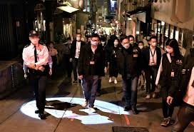 9 宗涉教師 元朗721事件 林卓廷終止民事控告鄧炳強 天水圍童黨欺凌案 2中學生被捕 貝鈞奇：商界背景冀改善管理 足總新ceo譚秋朗上任 變種病毒｜映. è–èª•å¤œè­¦æ–¹å·¡æŸ¥é•è¦é…'å§æ‹˜å¤šäººé„§ç‚³å¼·åˆ°è˜­æ¡‚åŠè¦–å¯Ÿ å …æ–™ç¶²