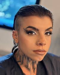 Elvira Moreira's Instagram, Twitter & Facebook