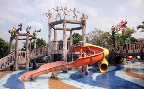 Bercengkrama Bersama Keluarga Di Wahana Air Tribun Jateng