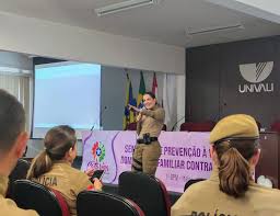 Nesta semana a Rede Catarina de Imbituba ministrou uma palestra para os alunos do segundo ano da EEB João Guimarães Cabral com o tema Violência Doméstica. #ViolênciaDomésticaNão #RedeCatarina