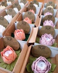 What A Gorgeous Wedding Favor Idea Origami Lotus Lanterns Do You Like It Or Not Indian Wedding Favors Tea Wedding Favors Candle Wedding Favors