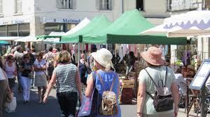 Durant une dizaine de semaines jusqu'à l'élection finale en mai, les téléspectateurs ont pu découvrir ces plus beaux marchés de france via les reportages réalisés par. Loches Engage Dans Le Concours Du Plus Beau Marche De France