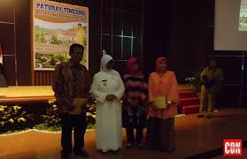 Menyusun acara akad dan resepsi sama pentingnya dengan mempertimbangkan budget pernikahan. Acara Paturay Tineung Sekretaris Daerah Kota Banjar