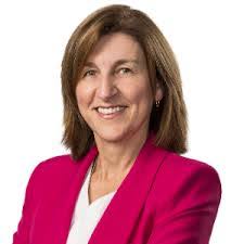 Robyn Chamberlain's Instagram, Twitter & Facebook