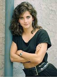 Courteney cox looks effortlessly cool as she enjoys dinner in malibu. Courteney Cox In The 1990s Oldschoolcool