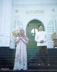 Contoh prewedding indoor muslim undangan souvenir foto gedung. Gaya Prewedding Muslimah Gaya Foto Selfie