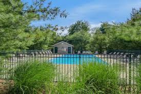 The holiday home has 3 bedrooms, a tv with cable channels, an equipped kitchen with a dishwasher and a microwave, a washing machine, and 2 bathrooms with a hot tub. Kingfisher Cove Cabin 2 In Saugatuck Mi Reviews Prices Planet Of Hotels