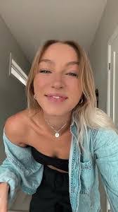 Kayla Melo's Instagram, Twitter & Facebook