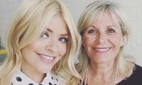 Holly Willoughby shares Instagram snap with her mother Lynne sending fans  wild
