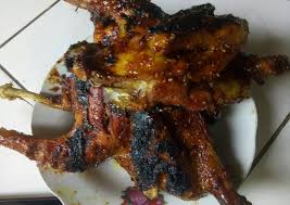 Jika suka, berikan sedikit kucuran air jeruk nipis agar segar, angkat. Bahan Masak Ayam Bakar Kampung Yang Enak Resepenakbgt Com