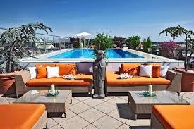 Badpanda rooftop bar işletmesinin aşağıdaki kategorilere göre tripadvisor gezginlerinden aldığı puanlar şöyle Rooftop Terraces Are Raising The Bar For Germany S Drinkers Wsj