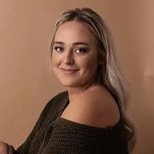 Julie Dettman's Instagram, Twitter & Facebook