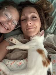 Remove adult from photo with kitten?