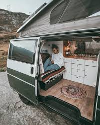 Pine Pins Su Instagram Unsere Morgenroutinen Wenn Wir Mit Rudi Unterwegs Sind Campervan Innen Van Leben Van Reisen