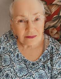 Eileen Carroll's Instagram, Twitter & Facebook