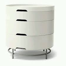 Belli, funzionali e dal design innovativo per tenere a portata di mano le tue cose quando sei a letto. Speciale Comodini Ikea Tanti Modelli Per La Camera Per Bambini E Ragazzi