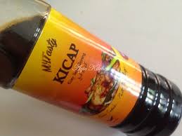 Char kuey teow ni memang lain sikit berbanding kuey teow goreng yang kita biasa masak dekat rumah tu sebab rasa udangnya lebih 'kick' kemudian ambil pati udang tadi dan masak semula atas api. Sedap Nyer Kue Teow Goreng Dengan Kicap My Tasty Azie Kitchen