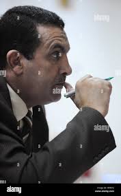 U s military police help iraqi hi-res stock photography and images