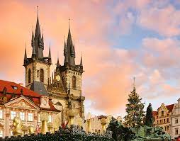 Les échanges se réalisent sur le marché où se confrontent l'offre et la demande. Top 12 Des Plus Beaux Marches De Noel En Europe Little Weekends