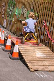 25 Fun Pallet Projects Your Kids Will Appreciate Playtivities Buiten Speelgebieden Speelplaatsideeen Achtertuin Speeltuin