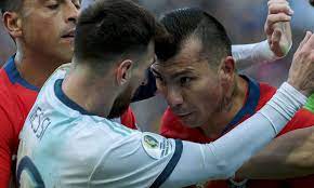 Gary alexis medel soto (spanish pronunciation: Chile Badboy Gary Medel Stands Up For Lionel Messi After They Were Both Sent Off Daily Mail Online