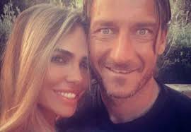 20 giugno 2021 di marzia nicolini. Ilary Blasi E Francesco Totti A Capri Senza Figli Le Foto Donnapop