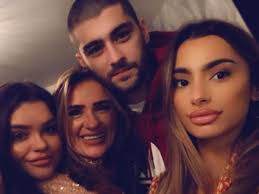 Patricia brannan trisha malik (born november 10, 1969) is the mother of the former member of one direction, zayn malik. Photos Zayn Malik Joins His Sisters To Celebrate His Mother Trisha Malik S Birthday In Bradford Pinkvilla