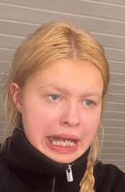 Is Alisa really feeding that fur to Nasu?! : r/snappisensuroimaton