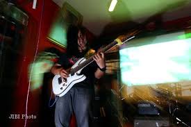 Gitaris hebat dunia kebanyakan berasal dari band rock atau metal legendaris, meski ada juga sementara sejumlah gitaris band rock legendaris terkenal lainnya misalnya yaitu jimmy page (led. Pupun Dudiyawan