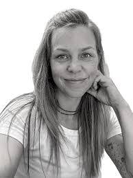 Jen Wright's Instagram, Twitter & Facebook