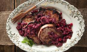 At paula's house, a meal is a feast filled with the tastes, aromas, and spirited conversation reminiscent of a holiday family gathering. Christmas Feastin Paula Deen
