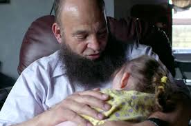 Vsak otrok, ki vstopi v njegov dom, umre. Toda ko boste videli pravo  resnico o njem ...