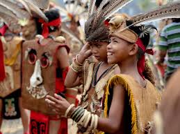 Sebutkan nama bahasa daerah, rumah adat, tarian daerah, pakaian daerah dari suku 1. Macam Macam Suku Di Indonesia Dan Daerahnya Berdasarkan Pulau Hot Liputan6 Com