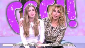 Emma García se despide en directo de un miembro del equipo de 'Fiesta' en  Telecinco: "Da mucha pena"