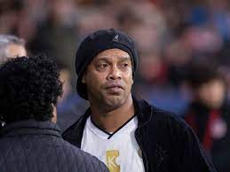Sie war wenige tage vor weihnachten ins krankenhaus eingeliefert worden. Ronaldinho Mutter Des Ex Weltfussballers Bangt Wegen Corona Um Ihr Leben