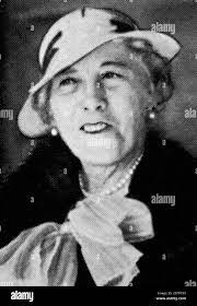 Florence Carr's Instagram, Twitter & Facebook