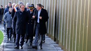 Mon programme tv vous évitera de rater la moindre victoire en live ou. A Notre Dame De Lorette Francois Hollande Redecouvre L Anneau De La Memoire