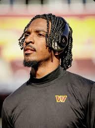 50 total yards rushing…32 of them from JD. 2 lost fumbles at halftime.  Kliff…where TF are our TE's? 🤷🏾‍♂️ Why did we even draft Ben Sinnot…just  to block?