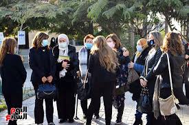 تُوفي صفوت الشريف، وزير الإعلام المصري الأسبق وأحد أركان نظام الرئيس الراحل حسني مبارك، الأربعاء عن 87 عاماً بعد صراع مع المرض وبعيد بضعة أشهر من الحكم عليه بالسجن في. Om65off6kddg2m