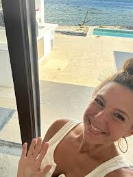 Shari Clemens's Instagram, Twitter & Facebook