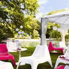 La nuit tombée, le salon peut facilement se transformer en chambre. Ikea Jardin Ikea Terrasse Les Nouveautes Ikea Qui Sentent Bon Le Printemps Cote Maison