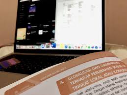 Peran dari transformasi pendidikan agar dapat menghasilkan manusia yang siap untuk menghadapi tantangan global. Upaya Siswa Menjaga Karakter Untuk Menghadapi Pengaruh Arus Globalisasi Halaman All Kompasiana Com