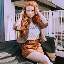 A website that collects and analyzes music data from around the world. Lovely Colour Matching Of Francesca S Clothes And Hair Beautiful Redhead Red Hair Outfits Stunning Redhead