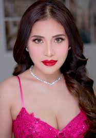 The best professional makeup I ever had was in Israel, so I'm looking for  an Israeli makeup artist in Melbourne! Please send me your recs!