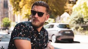 Tu sais quoi, mes gros bras si j'avais voulu m'en servir t'aurais déjà ta tête au fond de ton cul !. Jordan Les Ch Tis Separe De Sa Cherie Ces Details Qui Ne Trompent Pas Nextplz