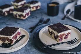Unser rezept für vegane donauwelle hat bisher jeden zweifler überzeugt und sogar begeistert! Monis Donauwelle Familienrezept Foodblog Aus Koln