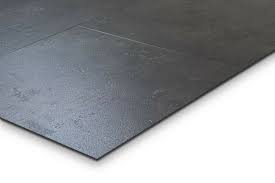 Berryalloc pure click 55 fliese monsanto 639m, in der form fliesenoptik / steindekor, besticht in vielerlei hinsicht als moderner vinylboden. Klick Vinyl Xl Beton Schwarz 45x90 Bodenservice24 De Onlineshop Und Bodenfachmarkt Dormagen